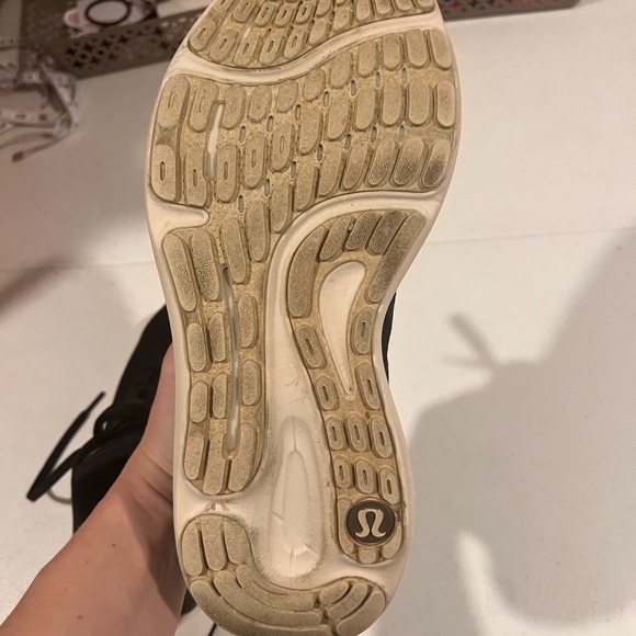 Lululemon Beyond Feel running shoe - Picture 4 of 5